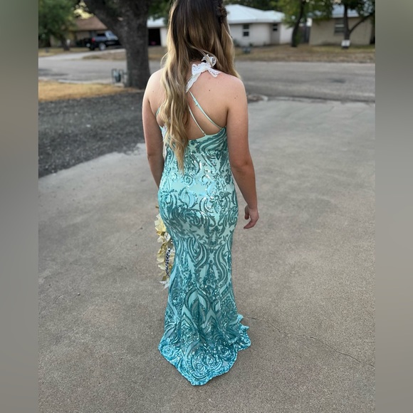 Formal dress - Picture 2 of 3